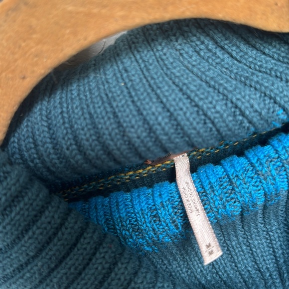 Free People Cropped Sweater, NWT - Picture 6 of 7